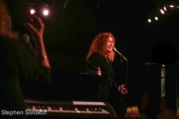 Photo Coverage: Melissa Manchester Makes Cafe Carlyle Debut in YOU GOTTA LOVE THE LIFE Image