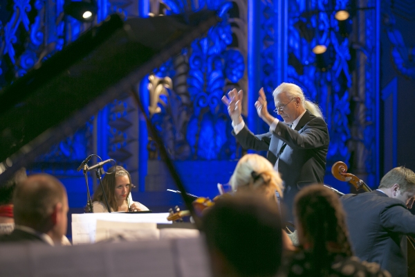 Frank Fetta conducting the Glendale Philharmonic Orchestra at An  International Eveni Photo
