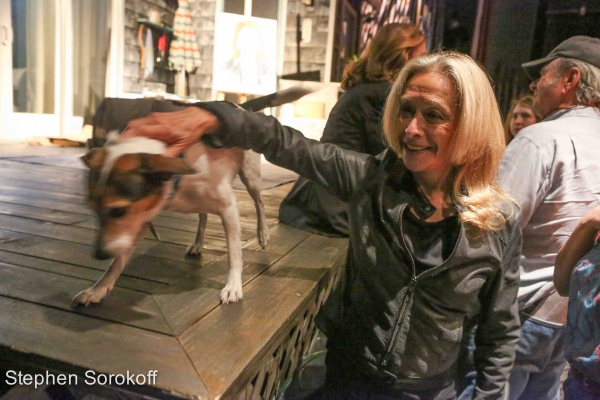 Photo Coverage: Steve Bakunas Paints Linda Lavin in PORTRAIT OF AN ARTIST Image