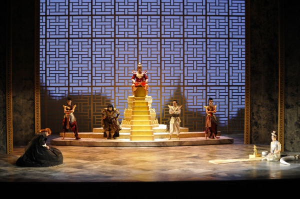 Photo Flash: First Look at Théâtre du Châtelet's THE KING AND I 
