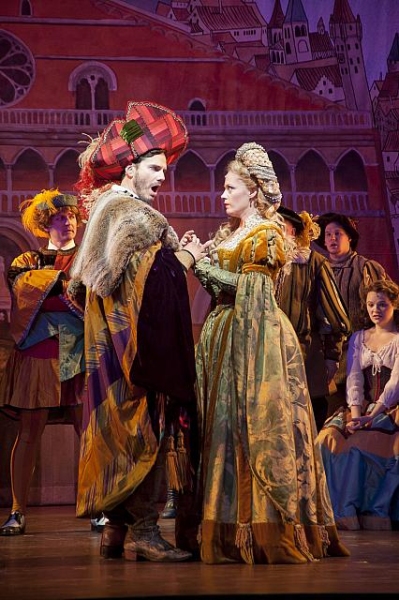Photo Flash: First Look at Elizabeth Stanley, Paul Anthony Stewart & More in Barrington Stage Company's KISS ME KATE Image
