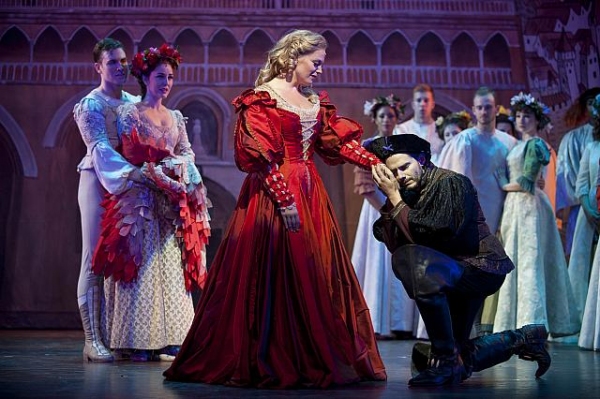 Photo Flash: First Look at Elizabeth Stanley, Paul Anthony Stewart & More in Barrington Stage Company's KISS ME KATE Image