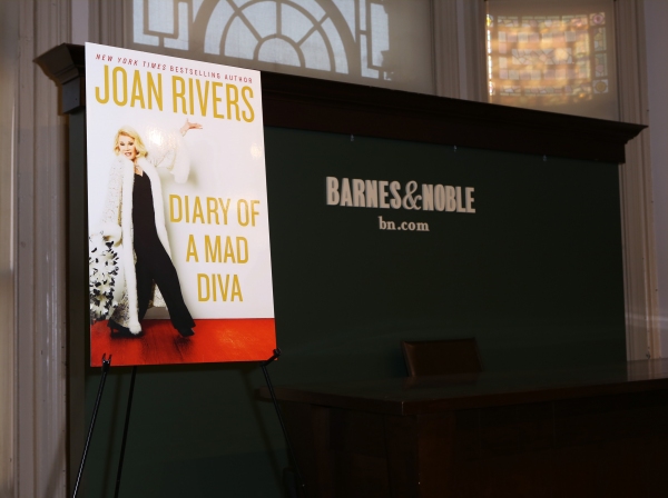 Photo Coverage: Joan Rivers Signs Copies of 'Diary of a Mad Diva' 