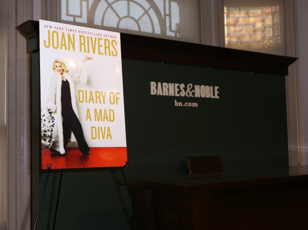 Photo Coverage: Joan Rivers Signs Copies of 'Diary of a Mad Diva' Image