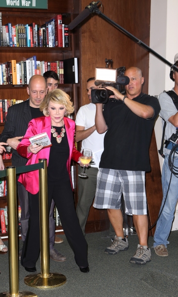 Photo Coverage: Joan Rivers Signs Copies of 'Diary of a Mad Diva' Image