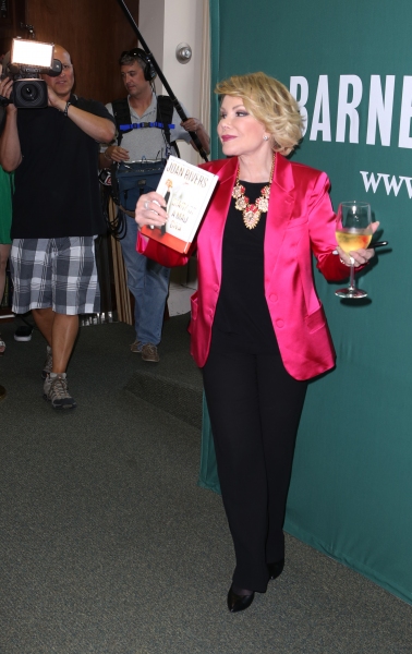 Photo Coverage: Joan Rivers Signs Copies of 'Diary of a Mad Diva' Image