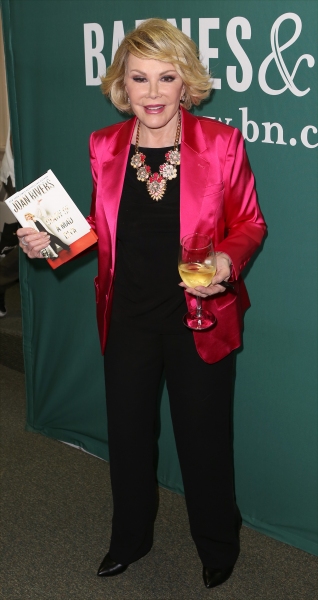 Photo Coverage: Joan Rivers Signs Copies of 'Diary of a Mad Diva' Image
