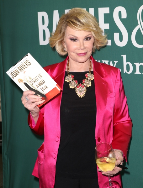 Photo Coverage: Joan Rivers Signs Copies of 'Diary of a Mad Diva' Image