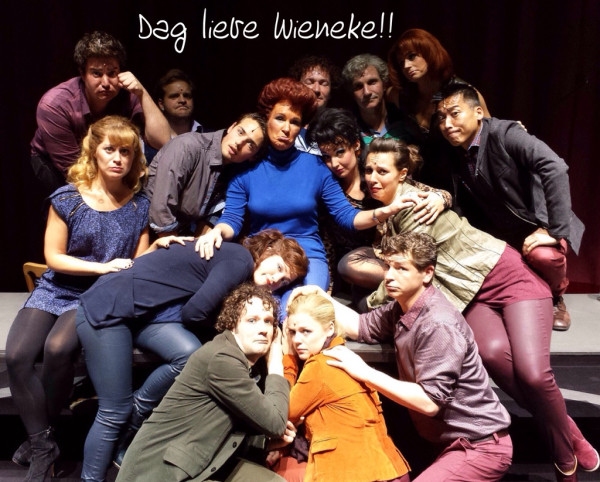 Photo Flash: Saturday Intermission Pics, July 5- BULLETS, CINDERELLA, NEWSIES and More Lounge Post-Holiday Image