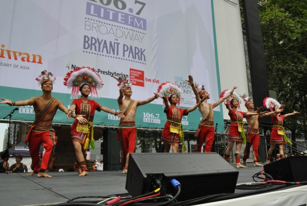 Photo Coverage: BROADWAY IN BRYANT PARK is Back for the Summer with Casts of IF/THEN, ROCKY, WICKED & More! 