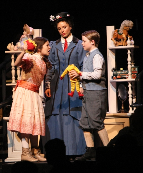 Photo Flash: First Look at Robert Creighton, Kelly McCormick and More in MARY POPPINS at Music Circus Image