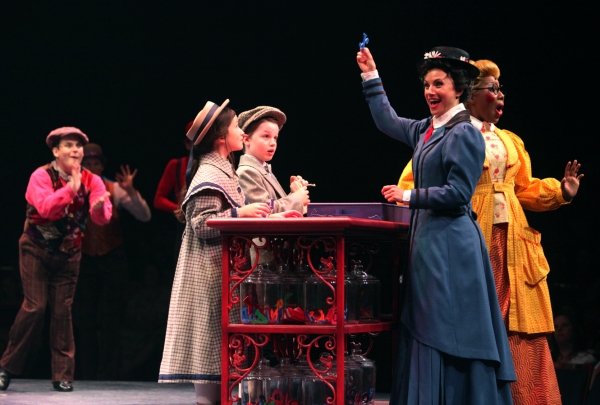 Photo Flash: First Look at Robert Creighton, Kelly McCormick and More in MARY POPPINS at Music Circus Image
