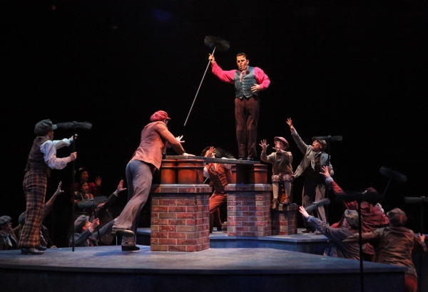 Photo Flash: First Look at Robert Creighton, Kelly McCormick and More in MARY POPPINS at Music Circus Image