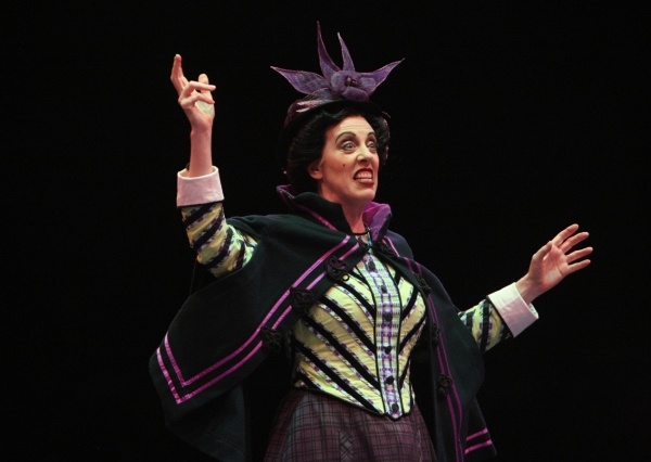 Photo Flash: First Look at Robert Creighton, Kelly McCormick and More in MARY POPPINS at Music Circus Image