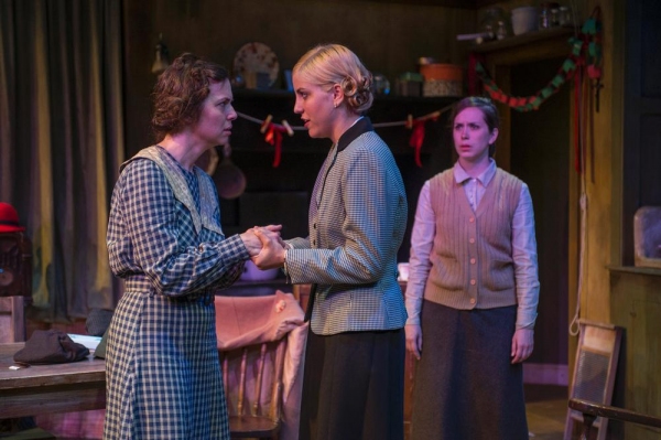 Photo Flash: Griffin Theatre's MEN SHOULD WEEP, Now Playing Through 8/10 Image