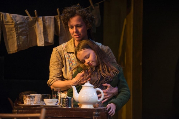 Photo Flash: Griffin Theatre's MEN SHOULD WEEP, Now Playing Through 8/10 Image