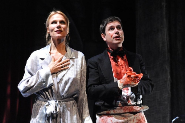 Pamela J. Gray as Gertrude and David Barlow as Hamlet Photo