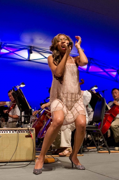 Photo Flash: N'Kenge Joins Indianapolis Symphony for 'CLASSIC FM' Concert Image