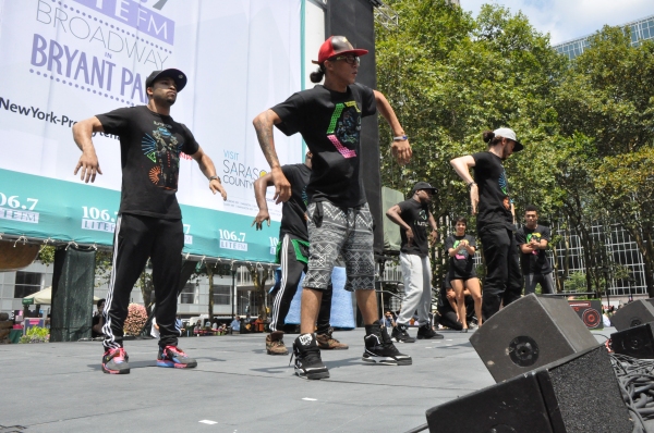 Photo Coverage: Casts of GENTLEMAN'S GUIDE, HEATHERS and More Visit Broadway in Bryant Park! Image