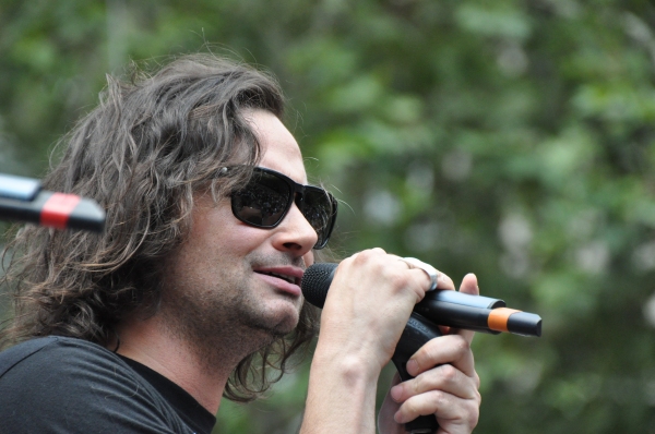 Photo Coverage: Casts of GENTLEMAN'S GUIDE, HEATHERS and More Visit Broadway in Bryant Park! Image
