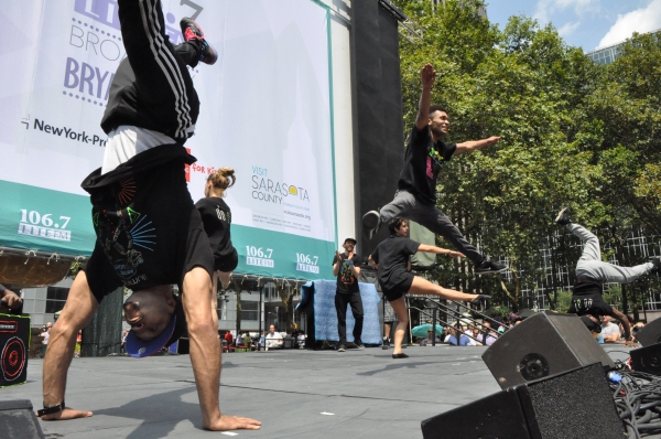 Photo Coverage: Casts of GENTLEMAN'S GUIDE, HEATHERS and More Visit Broadway in Bryant Park! Image