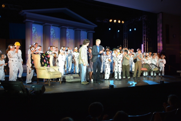 Photo Flash: Dennis DeYoung's 101 DALMATIANS Opens at Newtown High School Image