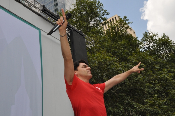Photo Coverage: Casts of JERSEY BOYS, CABARET and More Visit BROADWAY IN BRYANT PARK! 