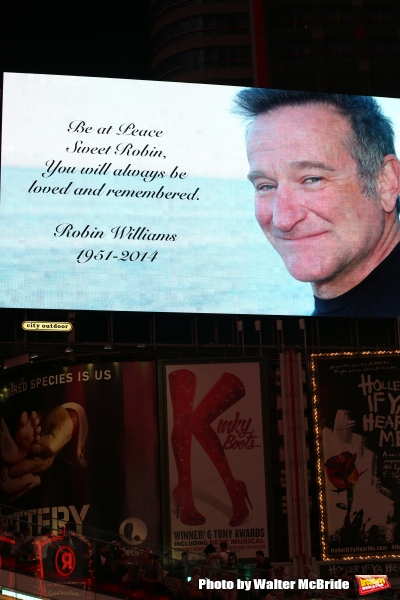 Photo Coverage: Broadway and Times Square Tribute the Late Robin Williams 