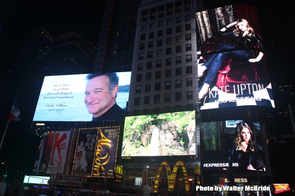 Photo Coverage: Broadway and Times Square Tribute the Late Robin Williams 