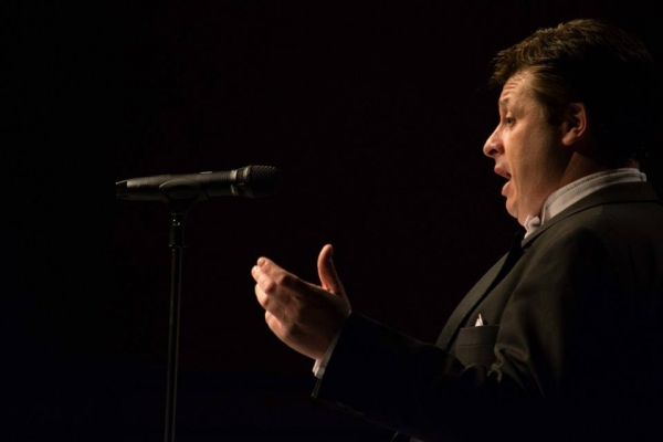 Photo Flash: Anthony Kearns Performs in Sacramento Image