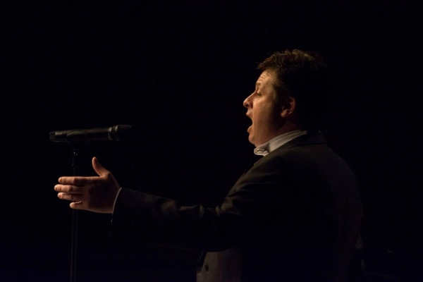 Photo Flash: Anthony Kearns Performs in Sacramento Image