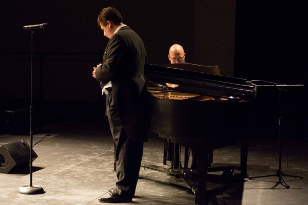 Photo Flash: Anthony Kearns Performs in Sacramento Image