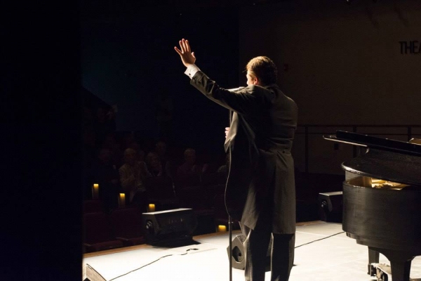 Photo Flash: Anthony Kearns Performs in Sacramento Image