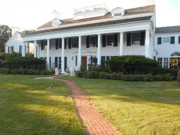 Photo Flash: Behind the Scenes - Historic Hamptons Mansion Gala Benefits Southampton Historical Museum 
