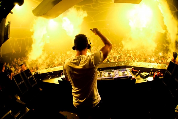 Photo Flash: Miles Teller Celebrates Labor Day Weekend at Hakkasan Las Vegas Image
