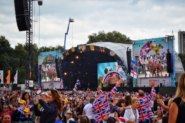 Photo Flash: WAR HORSE's Joey Comes to BBC's Proms in the Park  Image