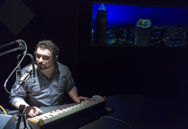 Photo Flash: First Look at Off-Broadway Revival of Eric Bogosian's TALK RADIO Image