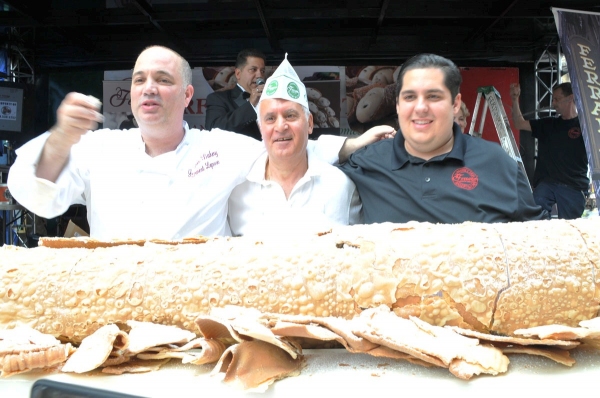 Photo Coverage: Ferrara Makes Worlds Largest Cannoli - 12 Feet Long and 348 pounds 