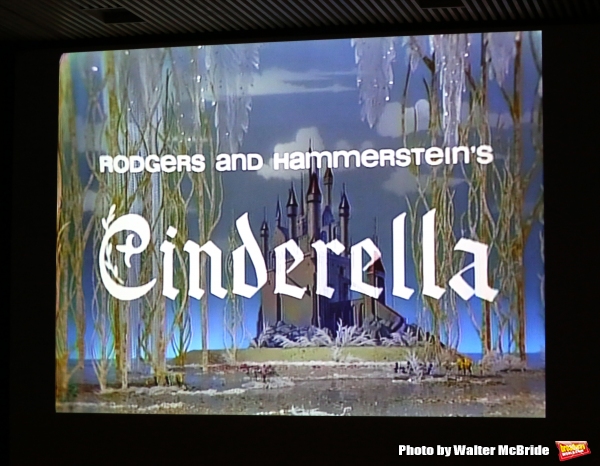 Photo Coverage: Lesley Ann Warren Performs from CINDERELLA at Barnes & Noble  Image