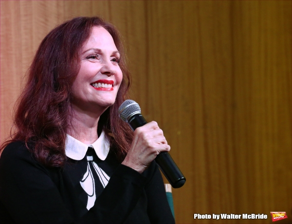 Photo Coverage: Lesley Ann Warren Performs from CINDERELLA at Barnes & Noble  Image