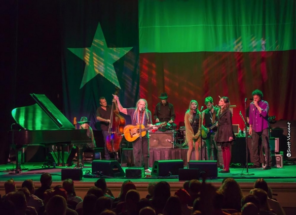 Photo Flash: Inside Ridgefield Playhouse's Willie Nelson Gala, Feat. Harvey Fierstein & More Image