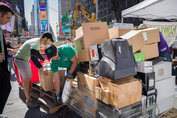 Photo Flash: Stars of WICKED, KINKY BOOTS, IT'S ONLY A PLAY and More Team with BGA for E-Waste Event in Times Square 