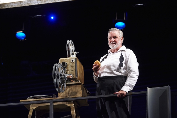 Photo Flash: First Look at Great Lakes Theater's THE MERRY WIVES OF WINDSOR Image