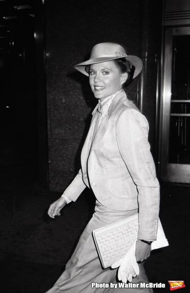 Photo Blast from Past: On the Set with ANNIE Cast in 1982 Image