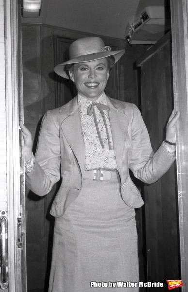 Photo Blast from Past: On the Set with ANNIE Cast in 1982 Image