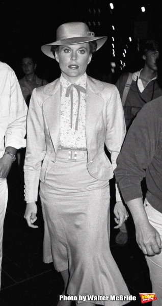 Photo Blast from Past: On the Set with ANNIE Cast in 1982 Image