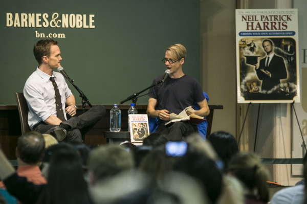 Photo Coverage: Neil Patrick Harris Signs CHOOSE YOUR OWN AUTOBIOGRAPHY at Barnes & Noble! Image