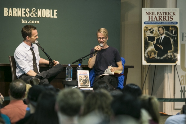 Photo Coverage: Neil Patrick Harris Signs CHOOSE YOUR OWN AUTOBIOGRAPHY at Barnes & Noble! Image