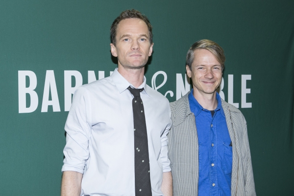 Photo Coverage: Neil Patrick Harris Signs CHOOSE YOUR OWN AUTOBIOGRAPHY at Barnes & Noble! Image