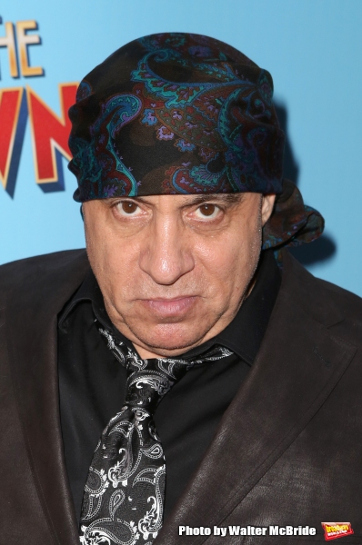 Photo Coverage: Stars Hit the ON THE TOWN Red Carpet  Image